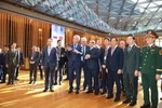 越南政府总理范明政访问诺瓦泰克公司。图自越通社