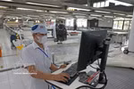 纺织品出口是促进经济增长的项目之一。图自越通社