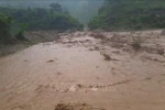 7月31日夜间至8月1日凌晨持续性的强降雨导致奠边省多地发生山洪和山体滑坡。图自越通社