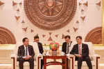 河内市委书记陈德胜会见中国广西壮族自治区党委书记陈刚。图自越通社