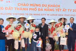 岘港市迎接新春首批国际游客