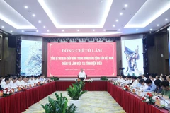 苏林总书记同奠边省委常委会领导举行会议
