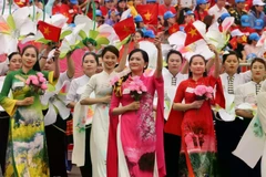 充分发挥人民的中心地位——国家发展的坚实基础