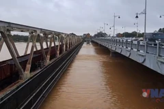 顺化河流水位回落缓慢 城市内涝严重