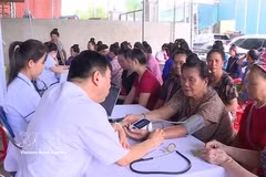 奠边省为民众开展免费健康检查和咨询活动