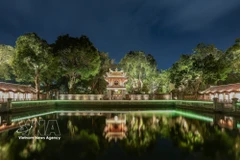 奎文阁在艺术灯光的映衬下，更加凸显其传统建筑之美，于现代空间中熠熠生辉。图自 越通社