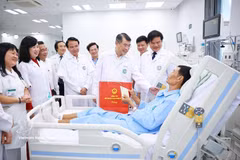 推动医疗服务体系重构，建设现代化医疗网络