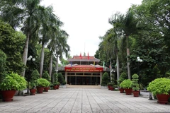 这座胡志明主席纪念堂外形仿若一朵盛开的莲花，象征着胡主席一生清廉高洁、简朴质朴的品格。图自 越通社