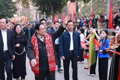 在少数民族地区和山区建校，播种知识、守护边疆