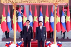通伦·西苏里举行仪式 欢迎越南国家主席梁强访老
