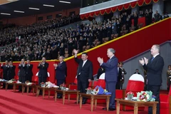 朝鲜劳动党总书记、国务委员长金正恩与越共中央总书记苏林及各位代表一同出席活动。图自 越通社
