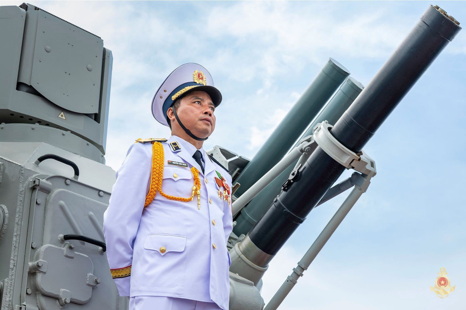 海军副司令兼参谋长阮文百准将担任海上阅兵指挥官。图自越通社