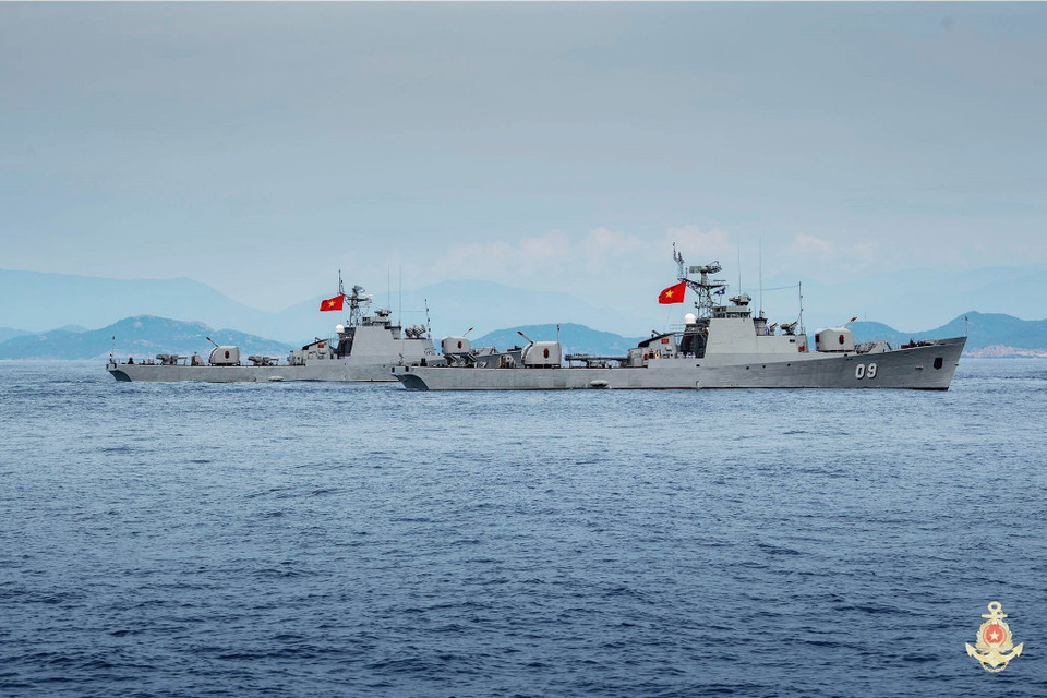159型反潜护卫舰编队参加海上阅兵。图自越通社