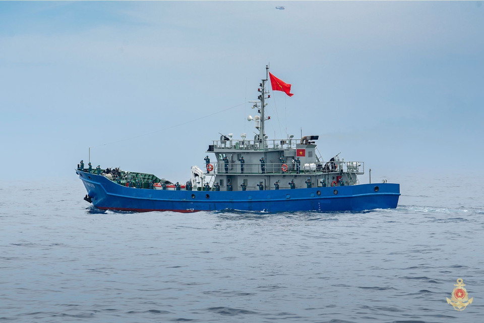 常备民兵海队舰艇编队参加海上阅兵。图自越通社