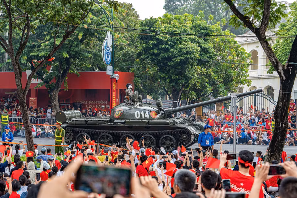 阅兵与游行方阵走过河内街头各条路线。图自越通社