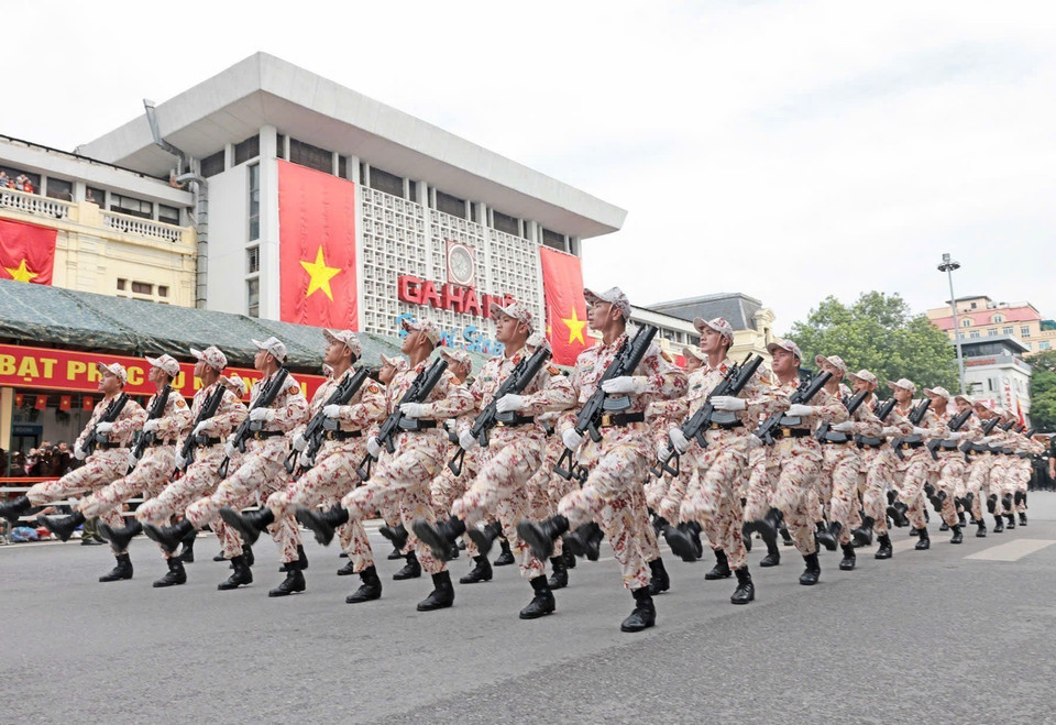 阅兵与游行方阵走过河内街头各条路线。图自越通社
