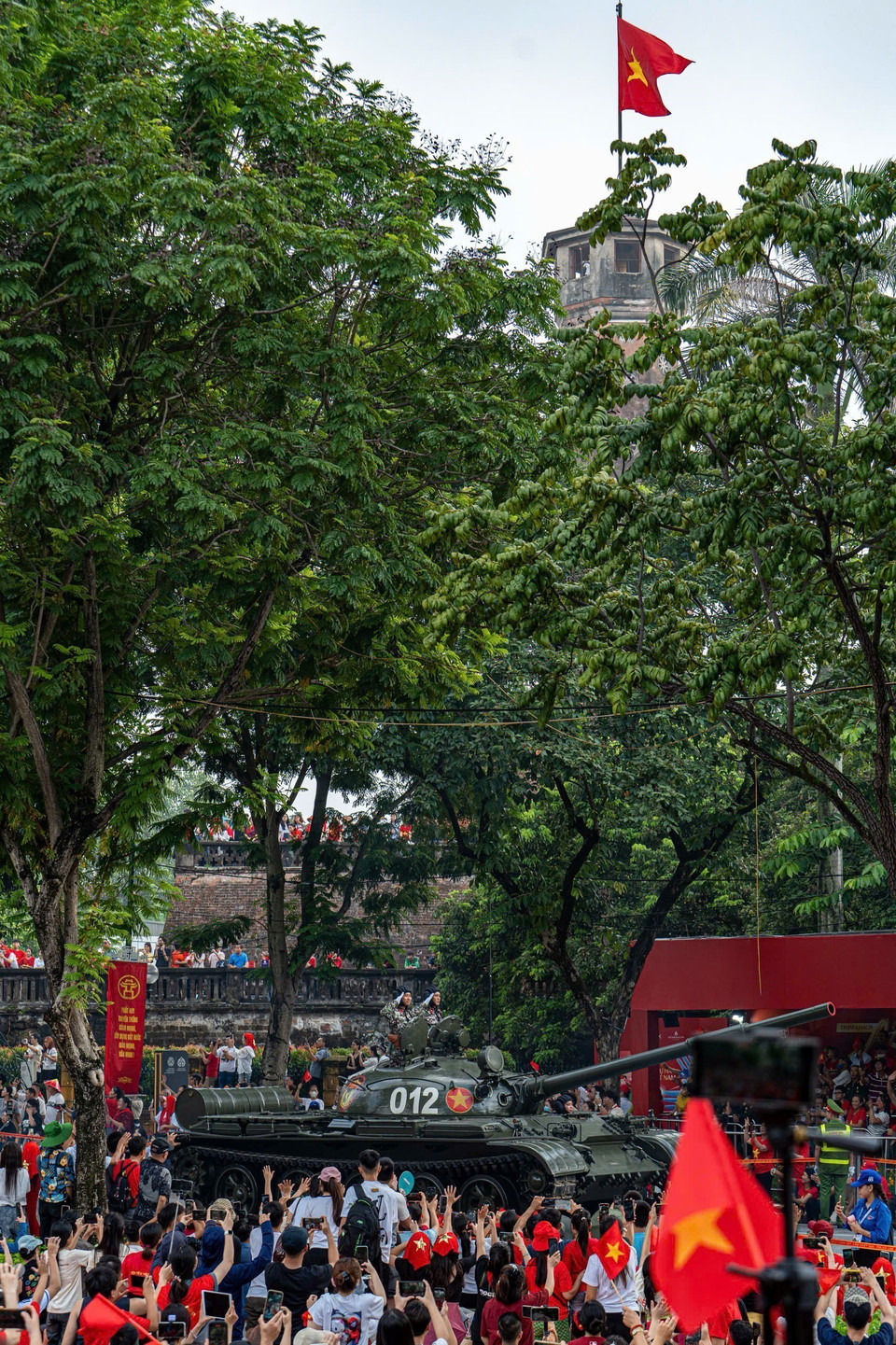 阅兵与游行方阵走过河内街头各条路线。图自越通社