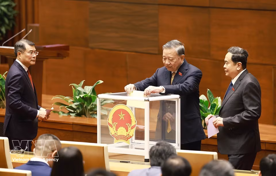 越共中央总书记苏林和国会代表投票选举。图自越通社