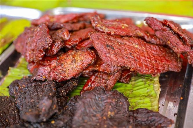 山罗省的特色美食展区。图自越通社