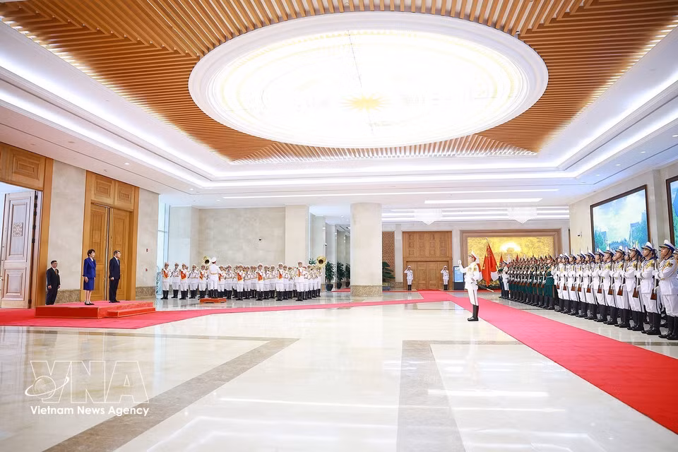 欢迎日本首相高市早苗对越南进行正式访问的仪式现场。 图自越通社