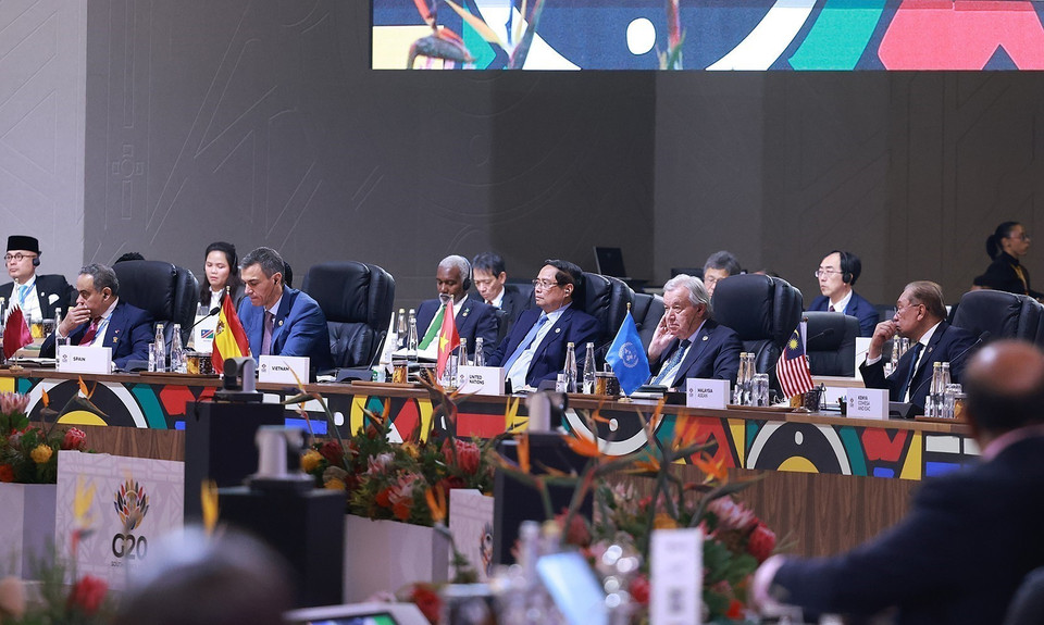 越南政府总理范明政出席G20峰会全体会议。图自越通社