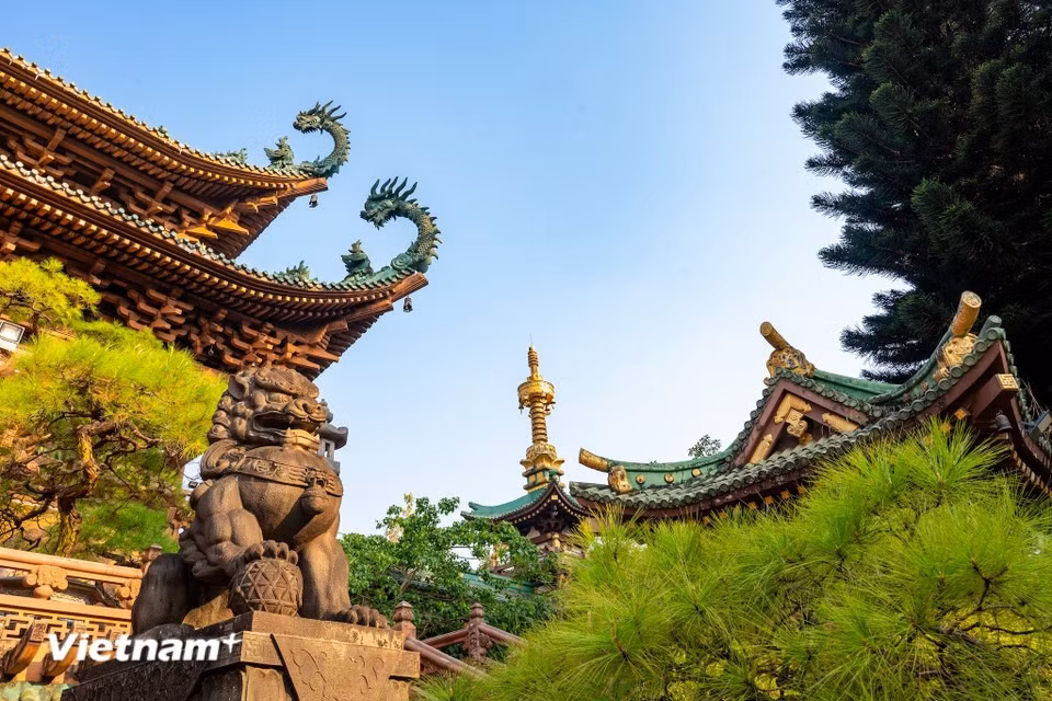 寺庙的建筑按照简化的曼荼罗形式建造。这里的纹饰图案均基于密宗哲学基础雕刻而成。图自越通社