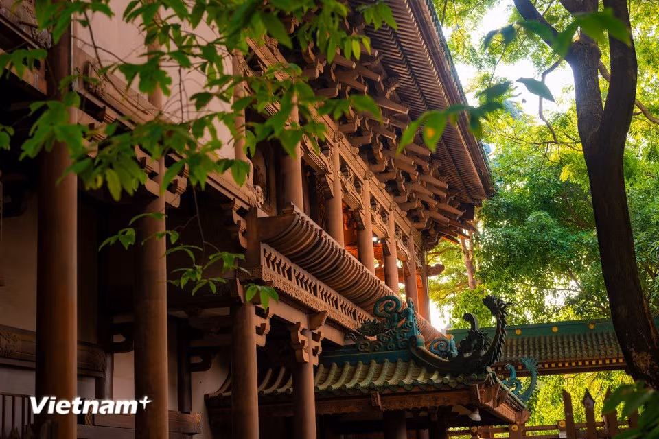 明成寺是保存珍贵传统文化价值的地方，任何热爱历史、文化或热衷于信仰旅游的游客都可前来探索。图自越通社