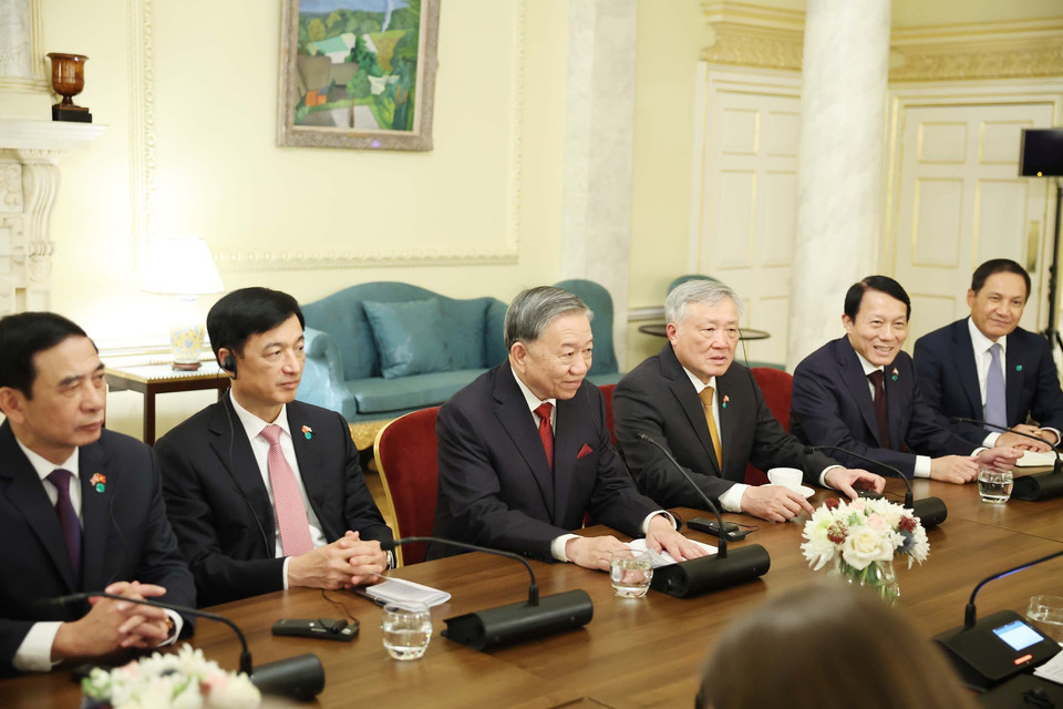 越共中央总书记苏林在与英国首相基尔·斯塔默的会谈中发表讲话。图自越通社