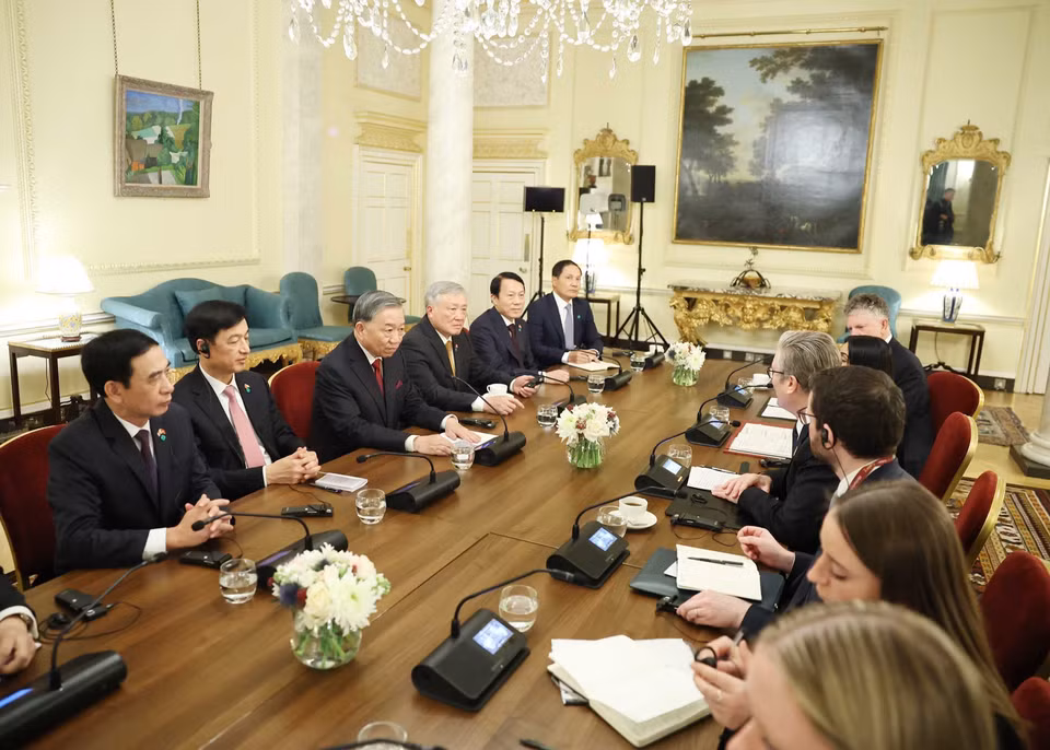 越共中央总书记苏林与英国首相基尔·斯塔默举行会谈。图自越通社