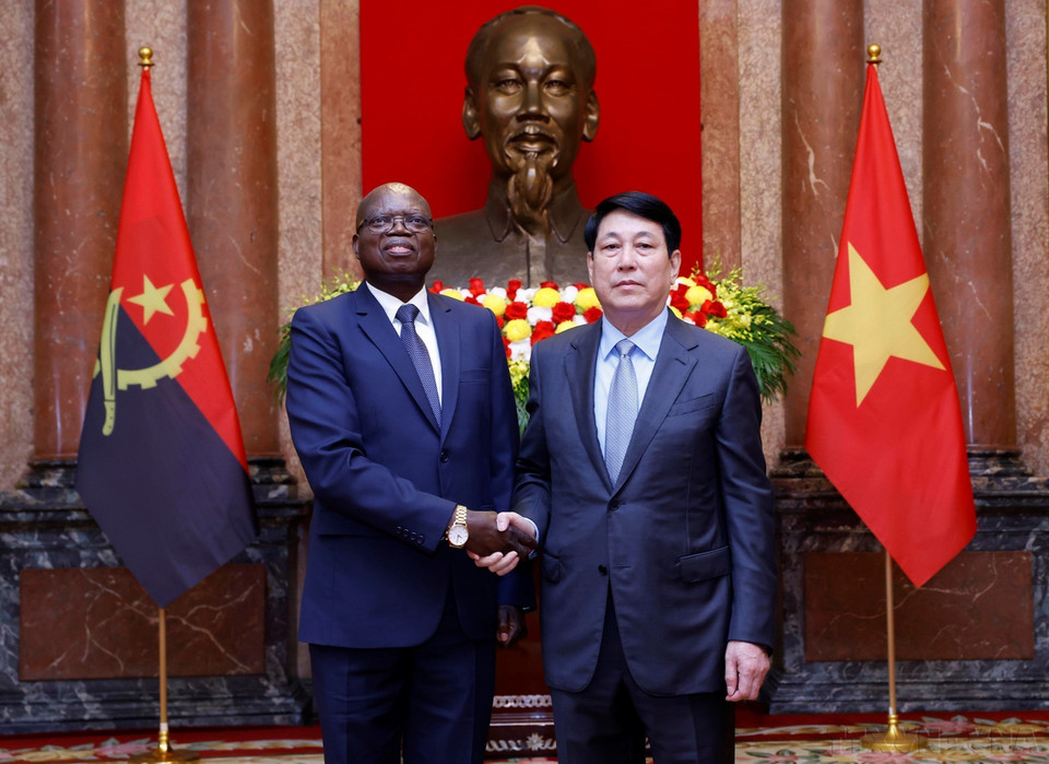 越南国家主席梁强会见前来递交国书的新任安哥拉驻越南大使费尔南多·米格尔(Fernando Miguel )(2025年4月24日)。图自越通社