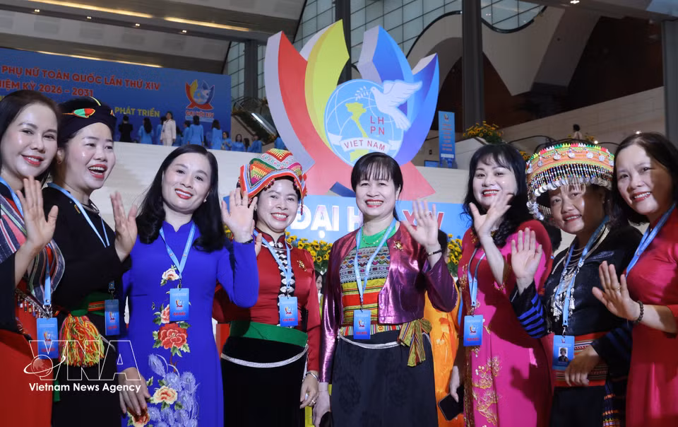 代表出席第十四次全国妇女代表大会隆重开幕式。图自越通社
