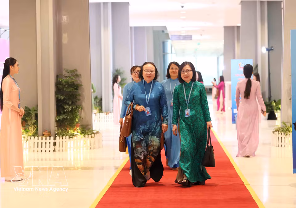 代表出席第十四次全国妇女代表大会隆重开幕式。图自越通社