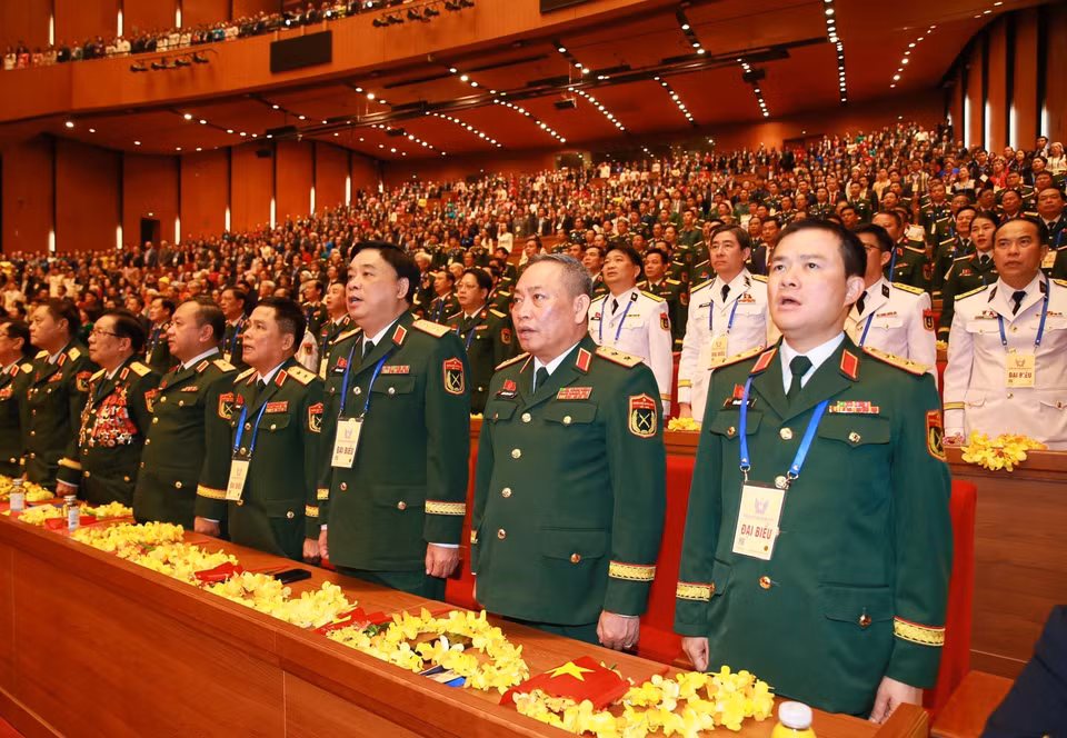 越南人民军代表出席大会。图自越通社