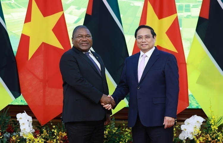 越南政府总理范明政会见对越南进行正式访问的莫桑比克共和国总统菲利佩·雅辛托·纽西（2024年9月9日）。图自越通社