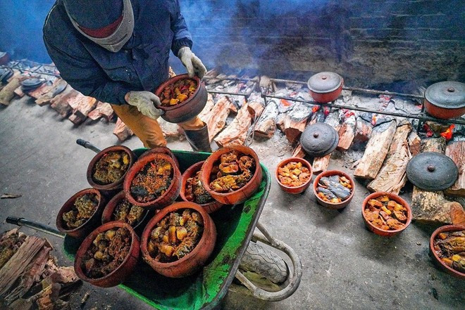 陈秋红女士是继承家族红烧鱼制作工艺的第三代。她的《志飘家乡》红烧鱼品牌破受欢迎。图自越通社