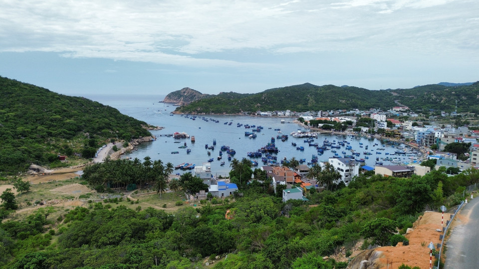 庆和省永海乡永熙湾以其纯净的海岛风光吸引大量游客。图自越通社