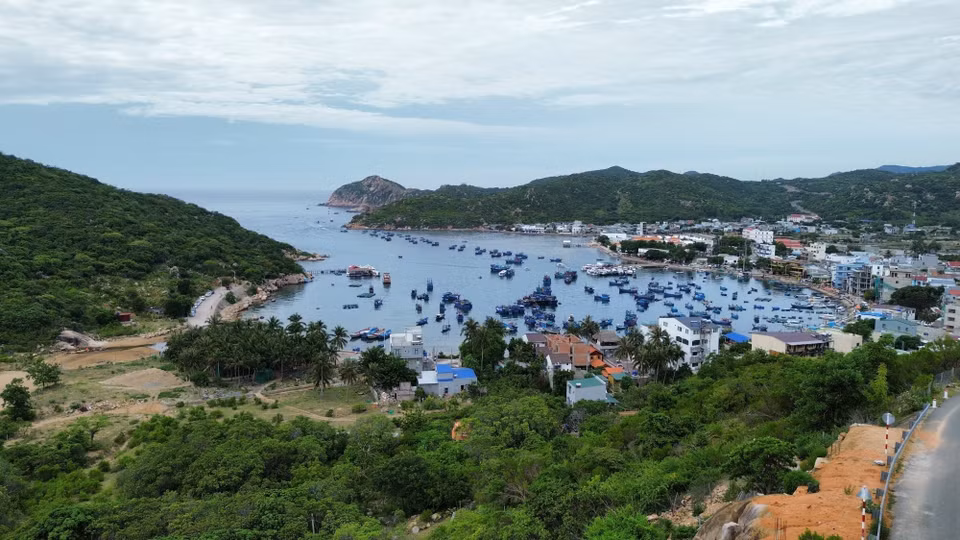 庆和省永海乡永熙湾以其纯净的海岛风光吸引大量游客。图自越通社