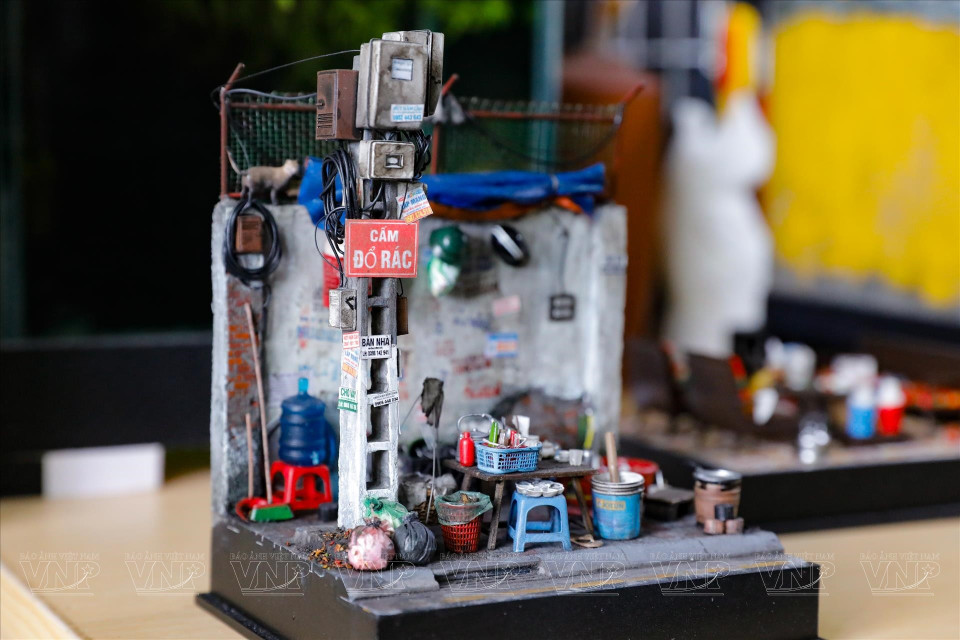 河内街边冰茶摊的微缩模型。图自越通社