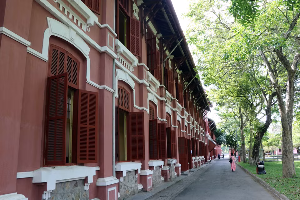 二征夫人中学是顺化市典型的法式建筑之一。图自越通社