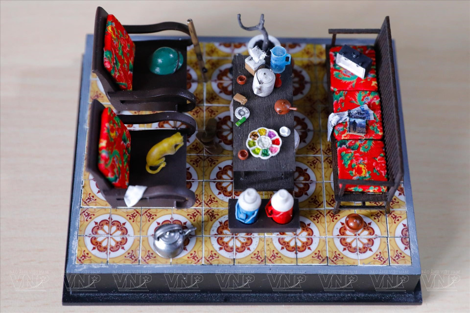 河内传统旧宅客厅的微缩模型。图自越通社