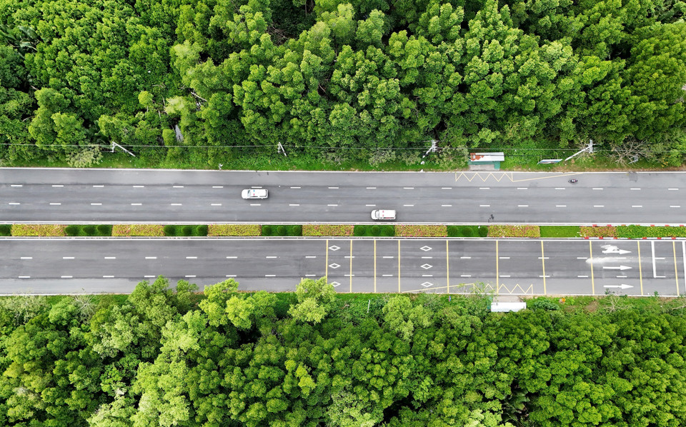 林薮路共有 6 条车道,从高空俯瞰其交通安全项目令人印象深刻。图自越通社