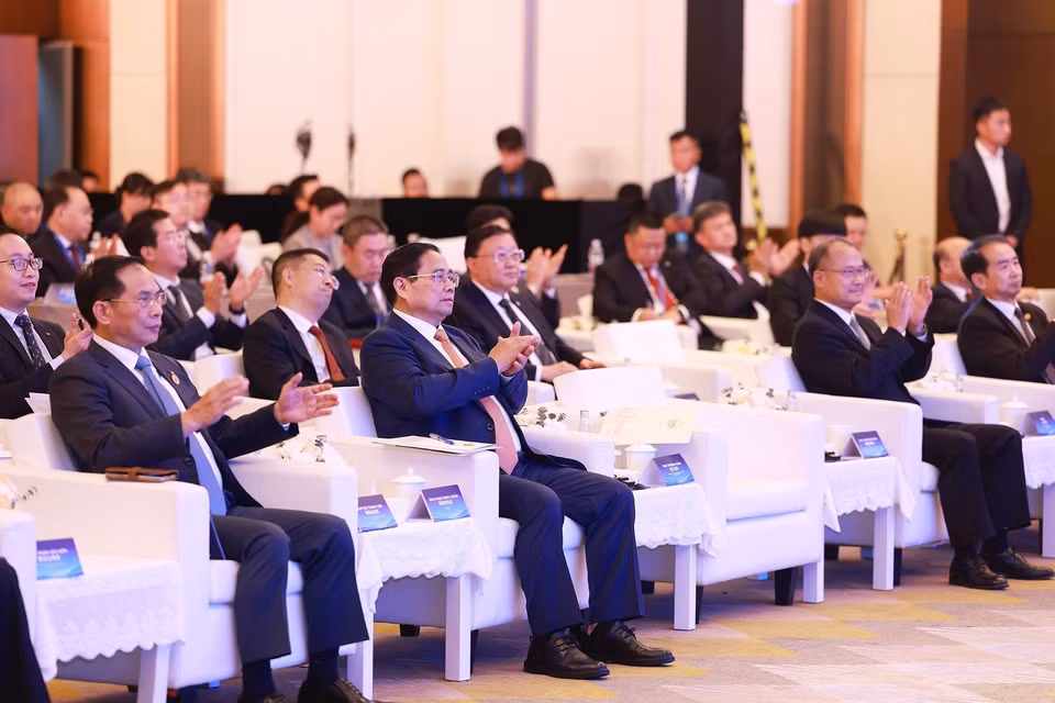 越南政府总理范明政出席越南中国企业论坛。图自越通社