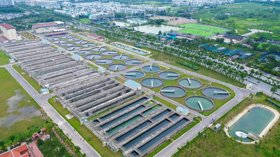 安舍污水处理厂占地面积约13.8公顷，第一阶段处理能力为每日18万立方米，未来将逐步提升至27万立方米，最大可达每日57.6万立方米。图自越通社
