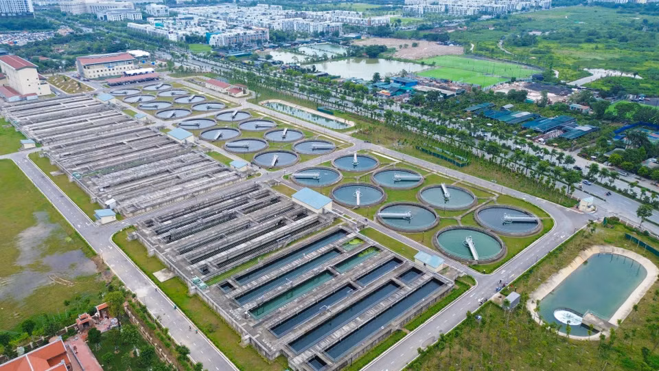 安舍污水处理厂占地面积约13.8公顷，第一阶段处理能力为每日18万立方米，未来将逐步提升至27万立方米，最大可达每日57.6万立方米。图自越通社
