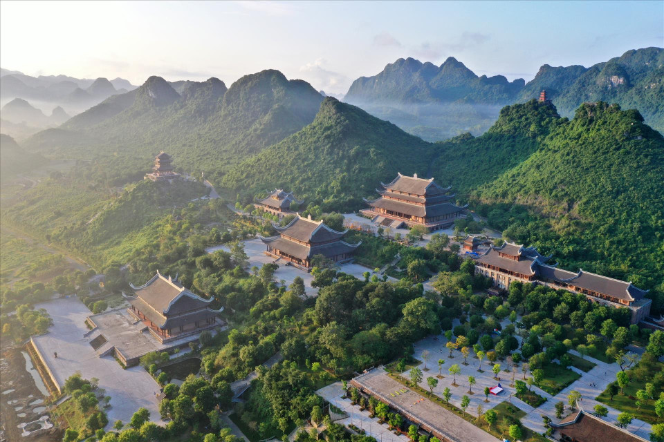 从高处俯瞰的三祝寺庙群正面全景。图自越通社/越南画报