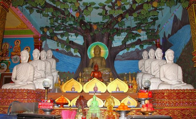 Sala大殿内部庄严肃穆的空间。图自越通社