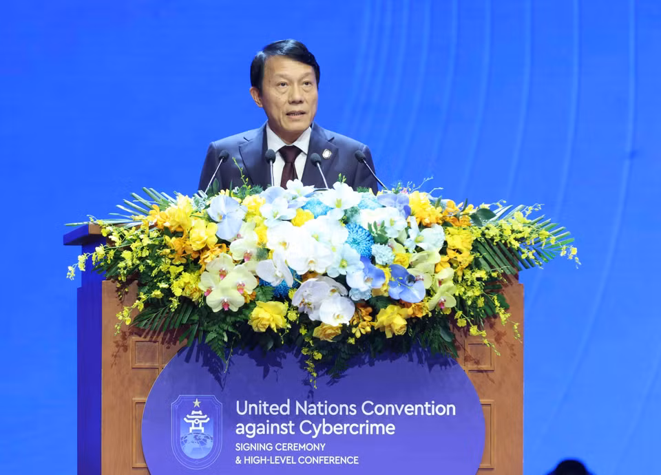越南公安部长梁三光大将发表闭幕讲话。（图自越通社）