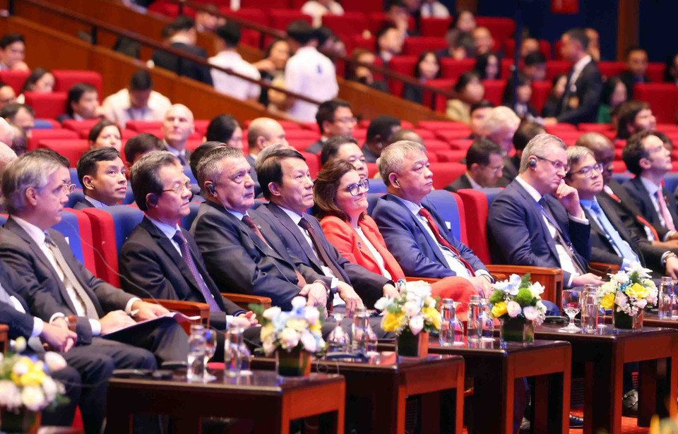 公安部长梁三光与代表们出席《联合国打击网络犯罪公约》开放签署仪式闭幕式。图自越通社