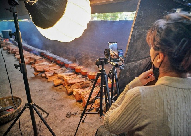 为了满足国内外顾客的需求，武大村红烧鱼现在已经在各大数字平台上广泛销售。图自越通社