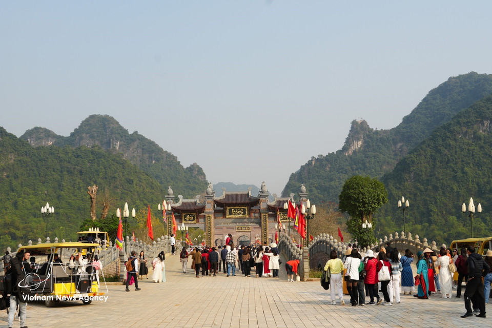 此次考察活动吸引了来自全国各大旅行社的众多代表参与。图自越通社